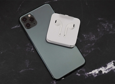 iPhone 11 Pro Max có mấy phiên bản bộ nhớ, nên chọn bản dung lượng bao nhiêu?