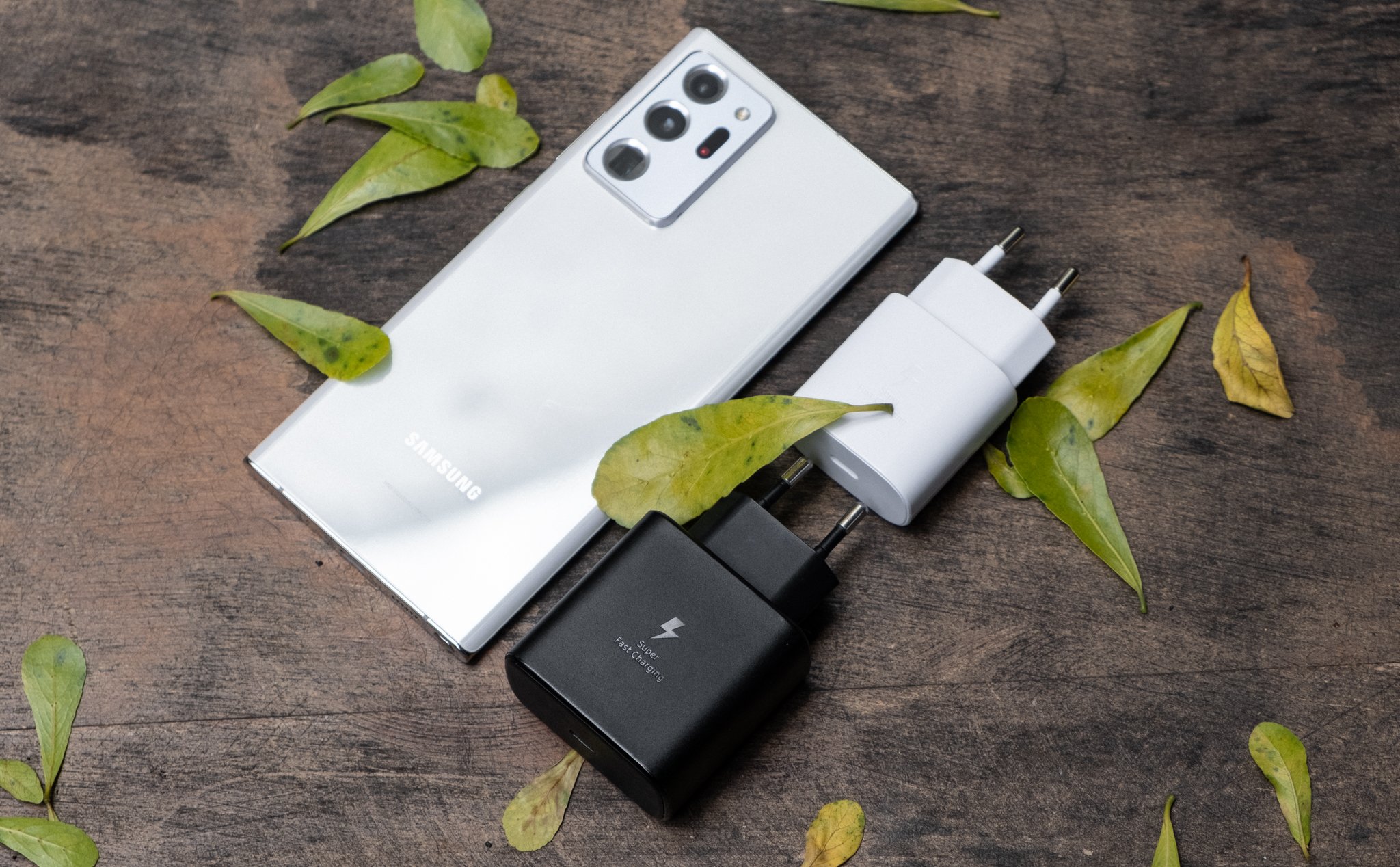 Samsung có thể ra mắt S21 không kèm sạc như iPhone