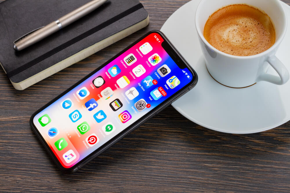 iPhone X sở hữu màn hình OLED